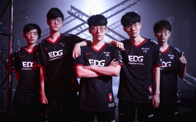 牵动着粉丝 牵动着粉丝